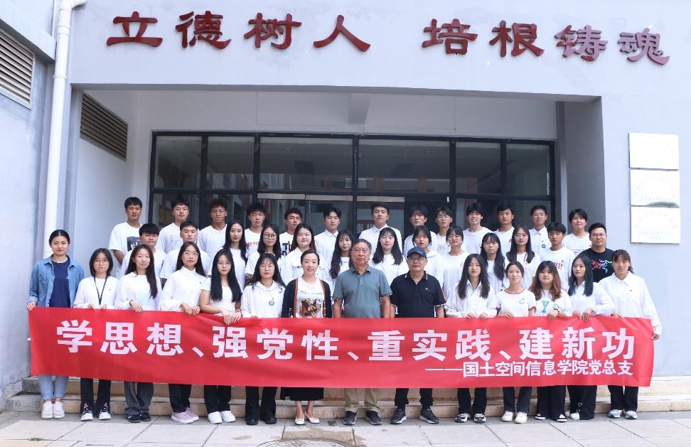 best365官方网站党总支开展2023年“读懂中国”暨“老少共话二十大，踔厉奋发新征程”主题座谈会