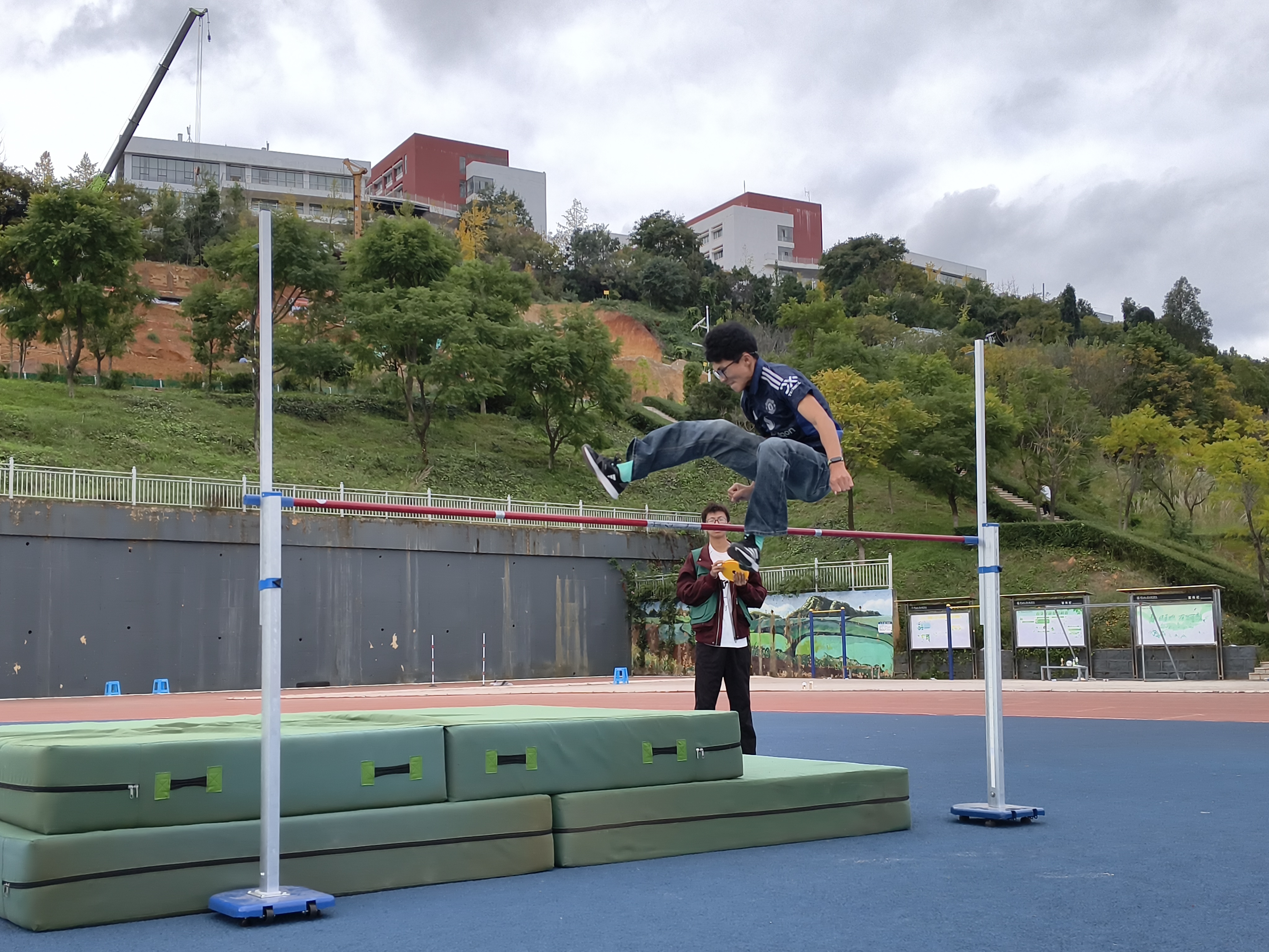跳高2.jpg